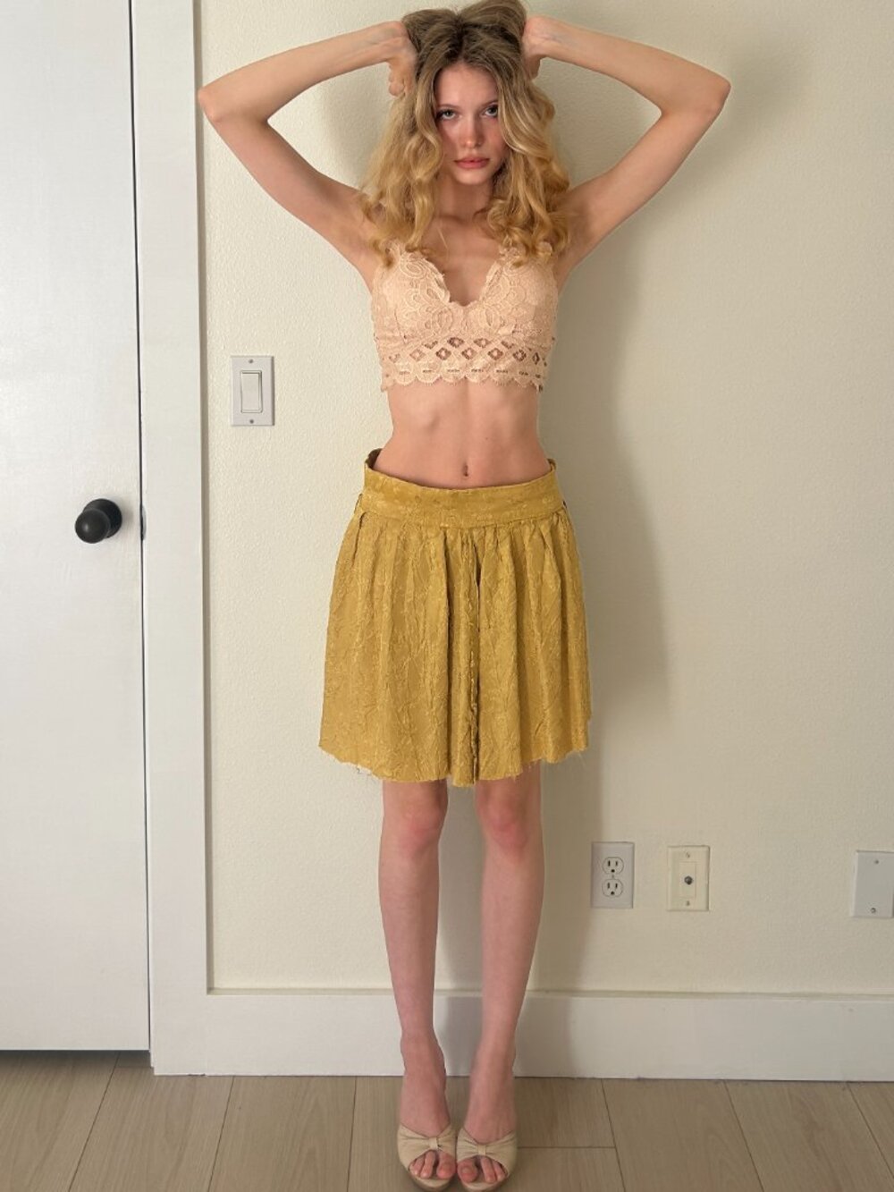 70s Mini Flowy Skirt (M) medium gold vintage circle retro boho hippie twee cute